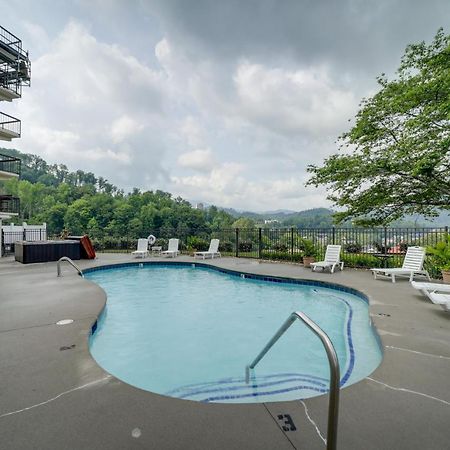 Stylish Gatlinburg Condo With Pool Walk Downtown! ภายนอก รูปภาพ