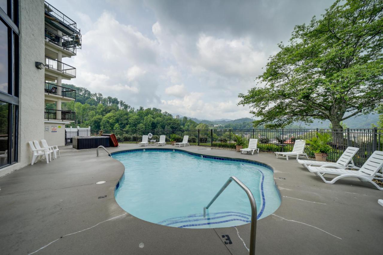 Stylish Gatlinburg Condo With Pool Walk Downtown! ภายนอก รูปภาพ