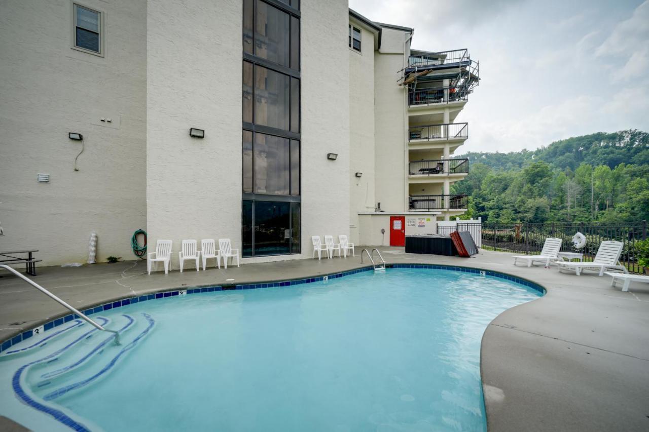 Stylish Gatlinburg Condo With Pool Walk Downtown! ภายนอก รูปภาพ